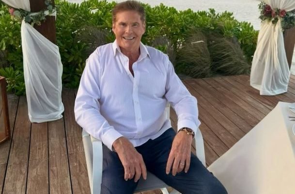 Het vermogen van David Hasselhoff: van miljoenenverslindende hits tot cultheld